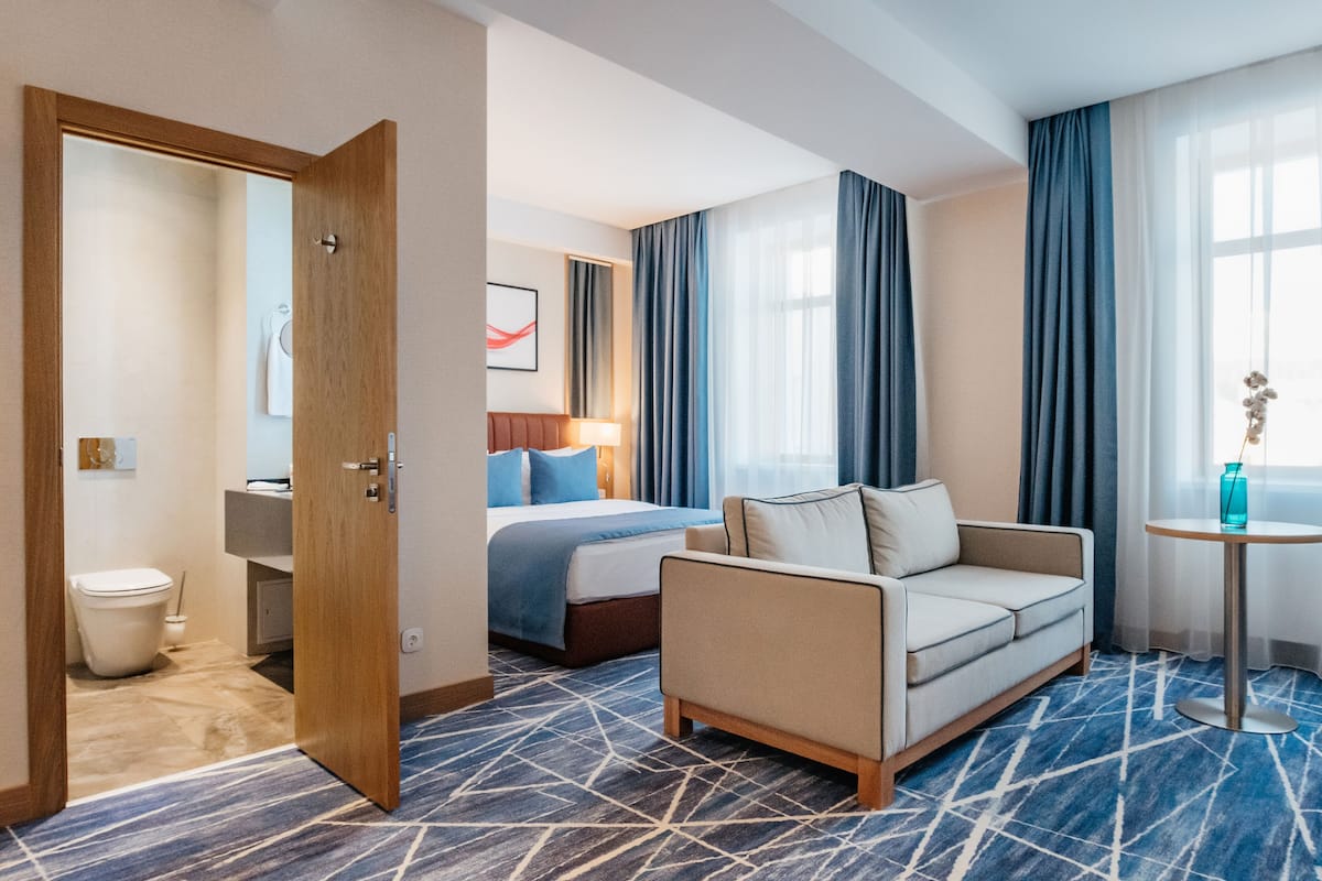 minibar, in-room safe, desk, blackout curtains