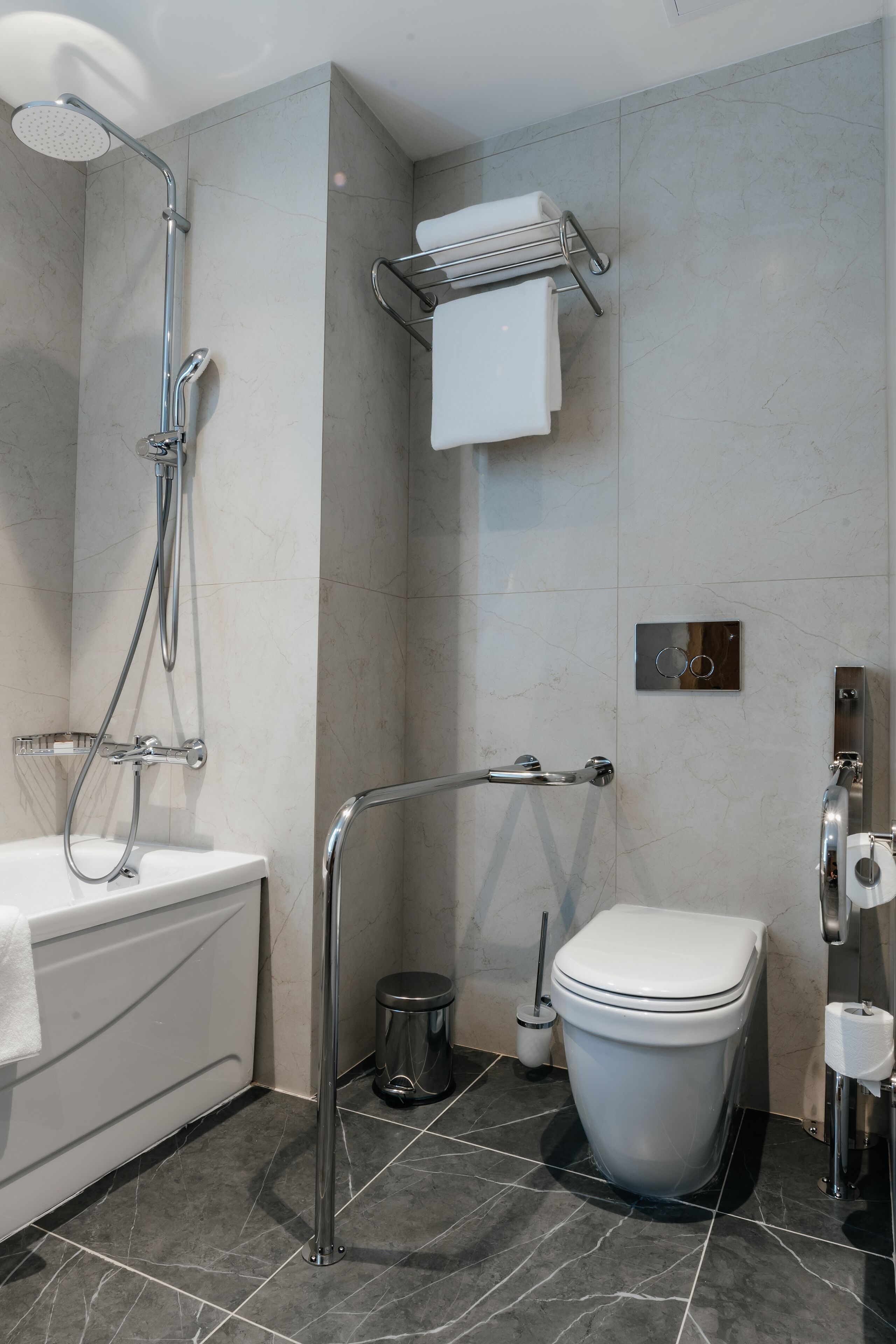 room, 1 queen bed, accessible | bathroom | free toiletries, hair dryer, bathrobes, slippers