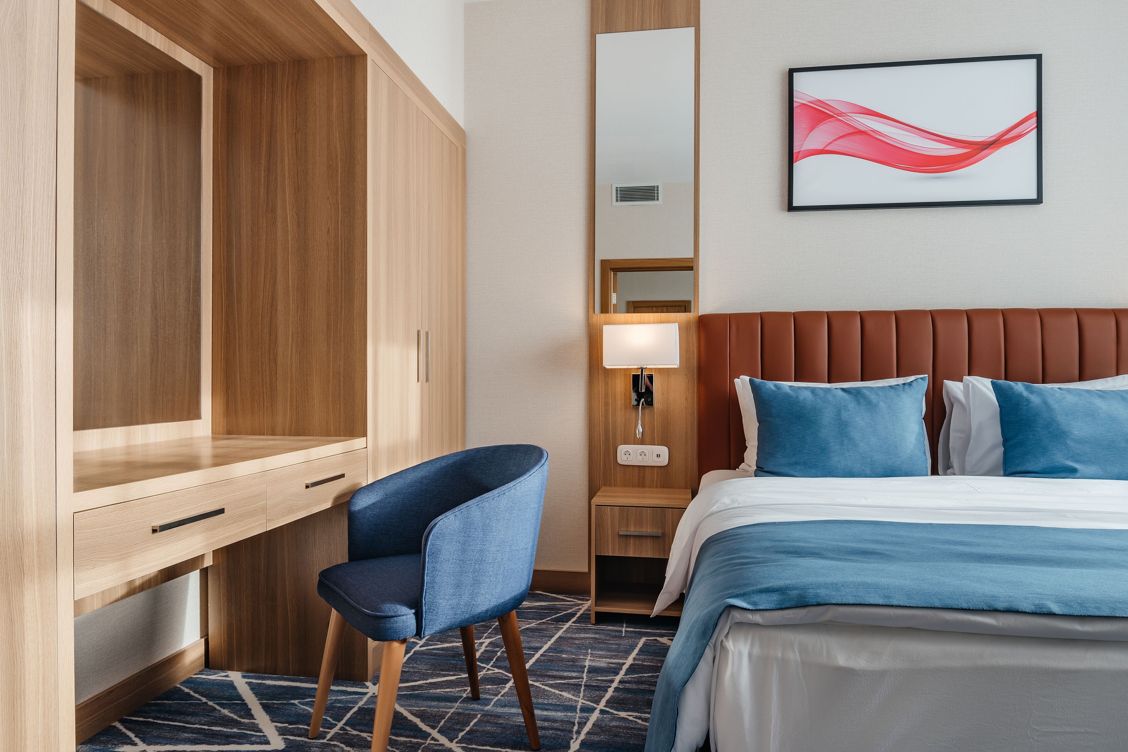 Suite, 1 King Bed, Non Smoking | Minibar, in-room safe, desk, blackout curtains