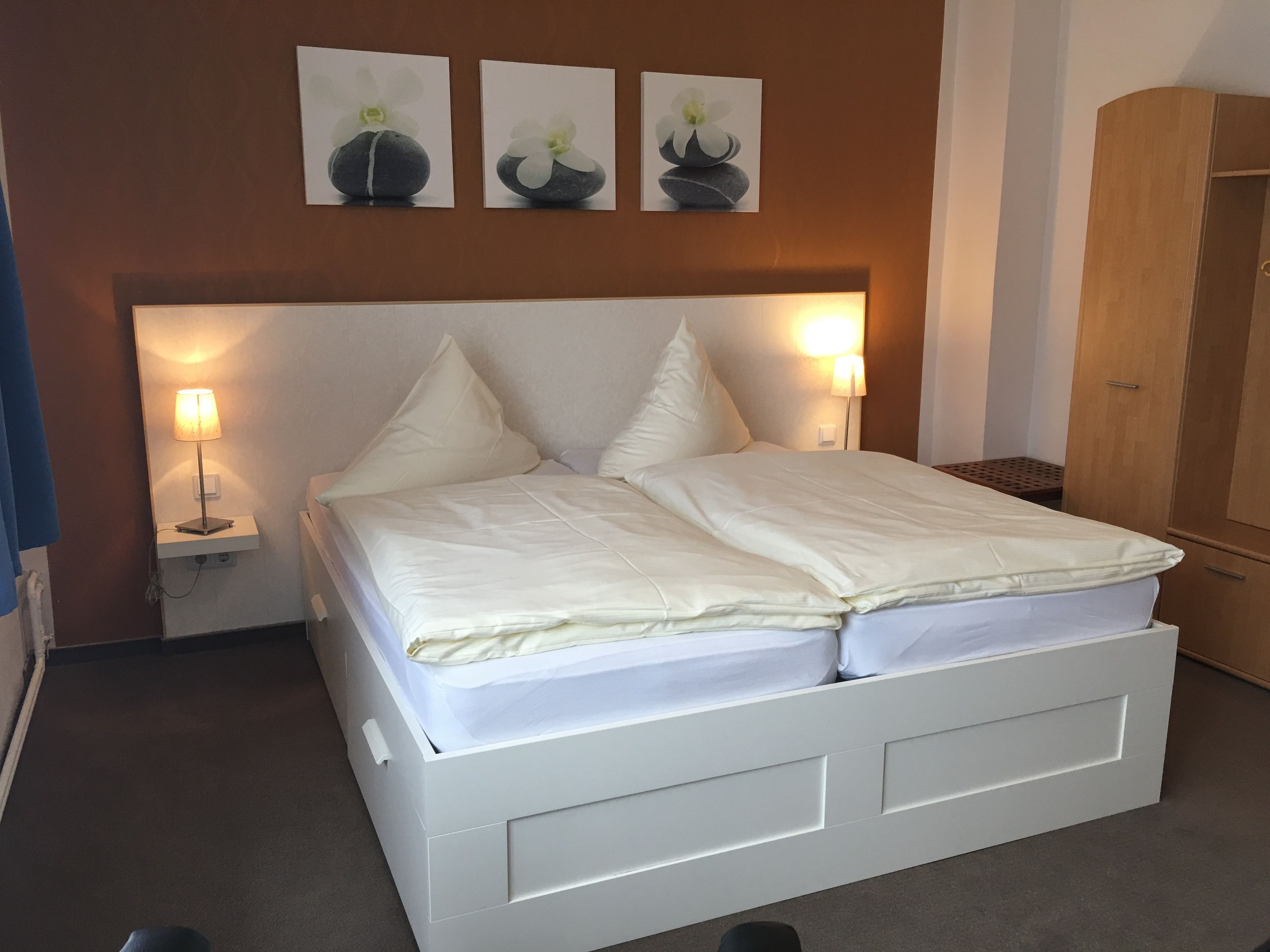 Tweepersoonskamer | Hypoallergeen beddengoed, individueel gemeubileerd, een bureau