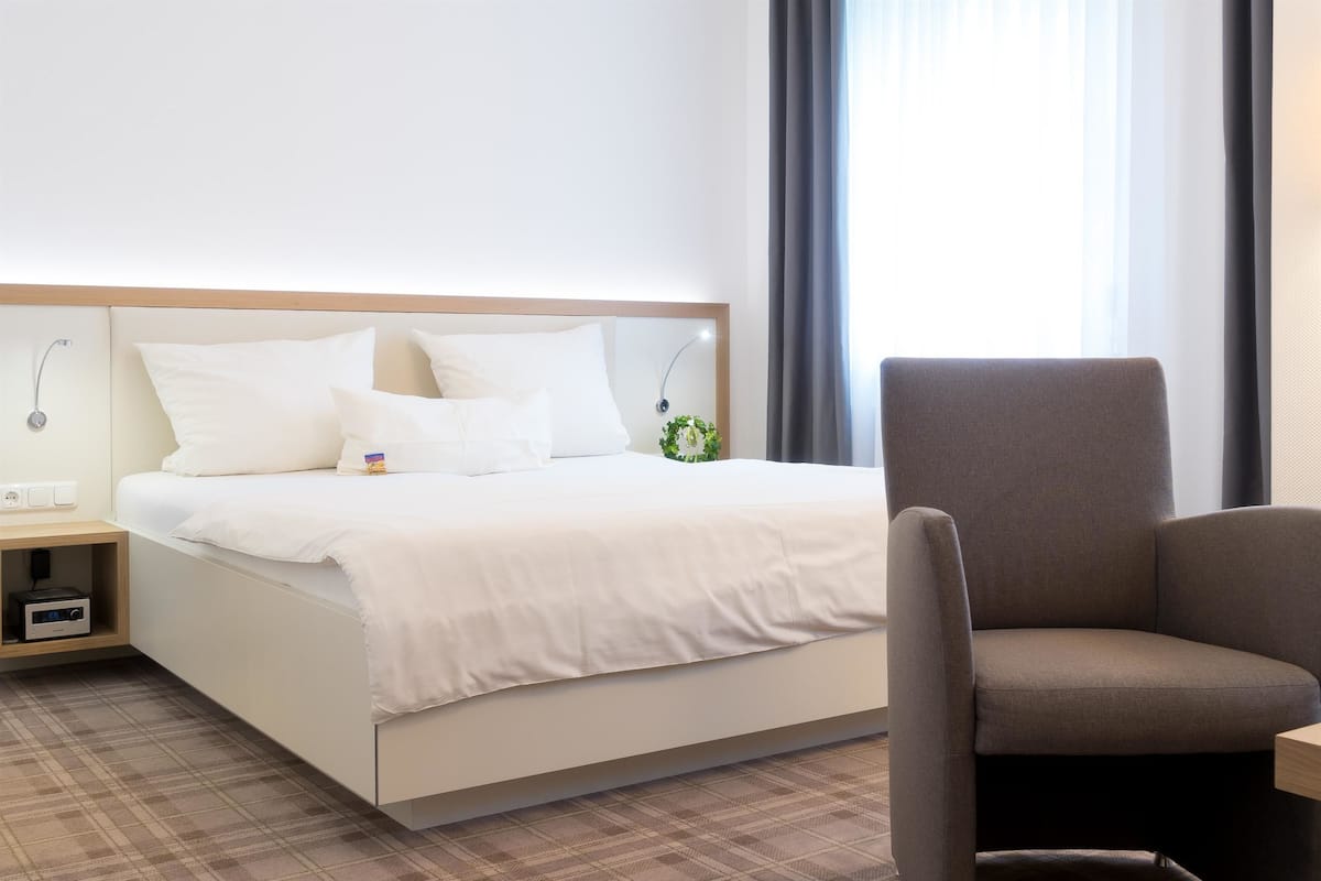 comfort double room, garden area | 1 bedroom, premium bedding, minibar, in-room safe