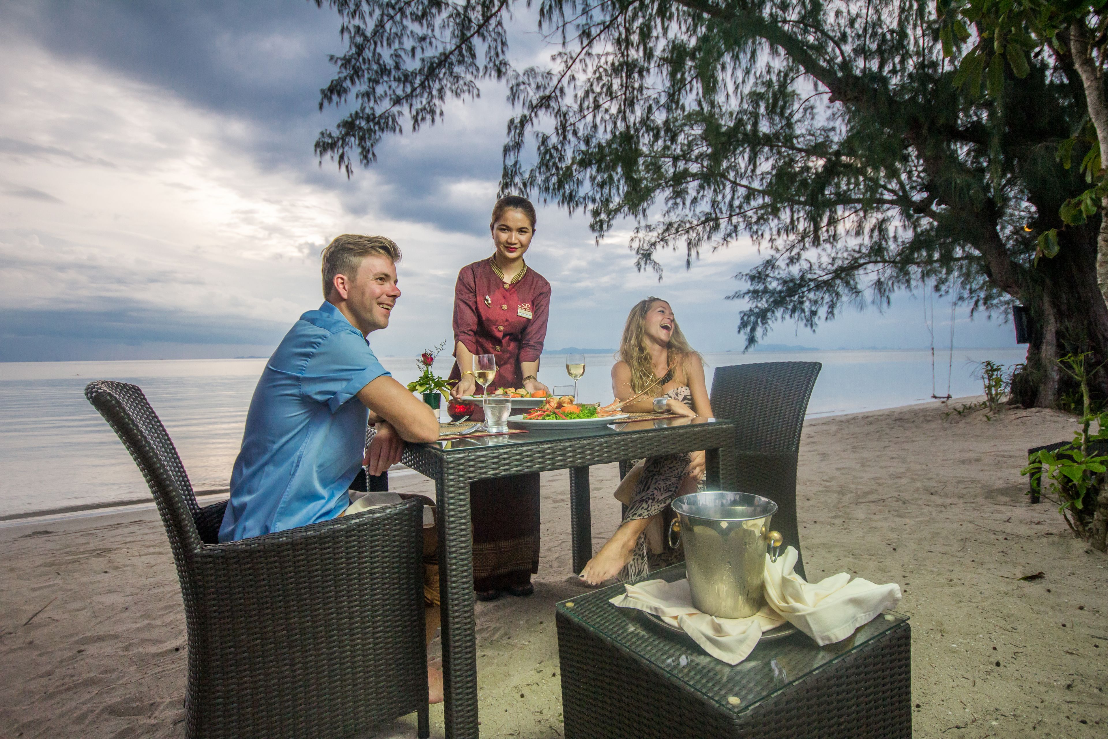 Breakfast, lunch, dinner served; international cuisine, beach views 