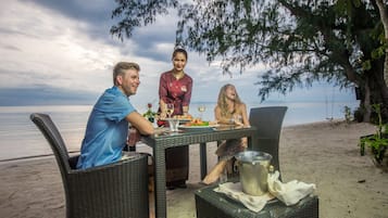 Breakfast, lunch, dinner served; international cuisine, beach views