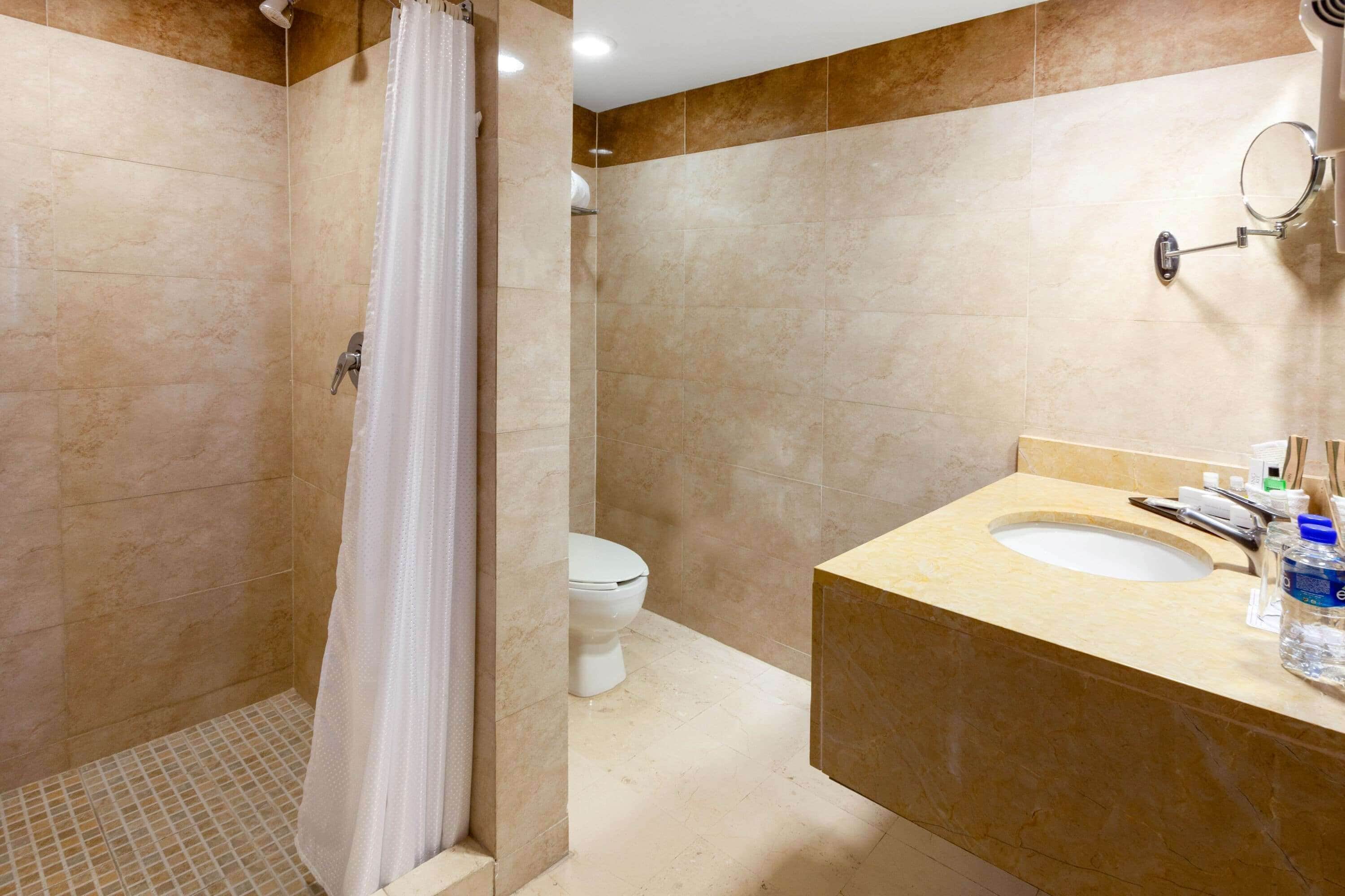 junior suite, 2 double beds, non smoking | bathroom | free toiletries, hair dryer, towels