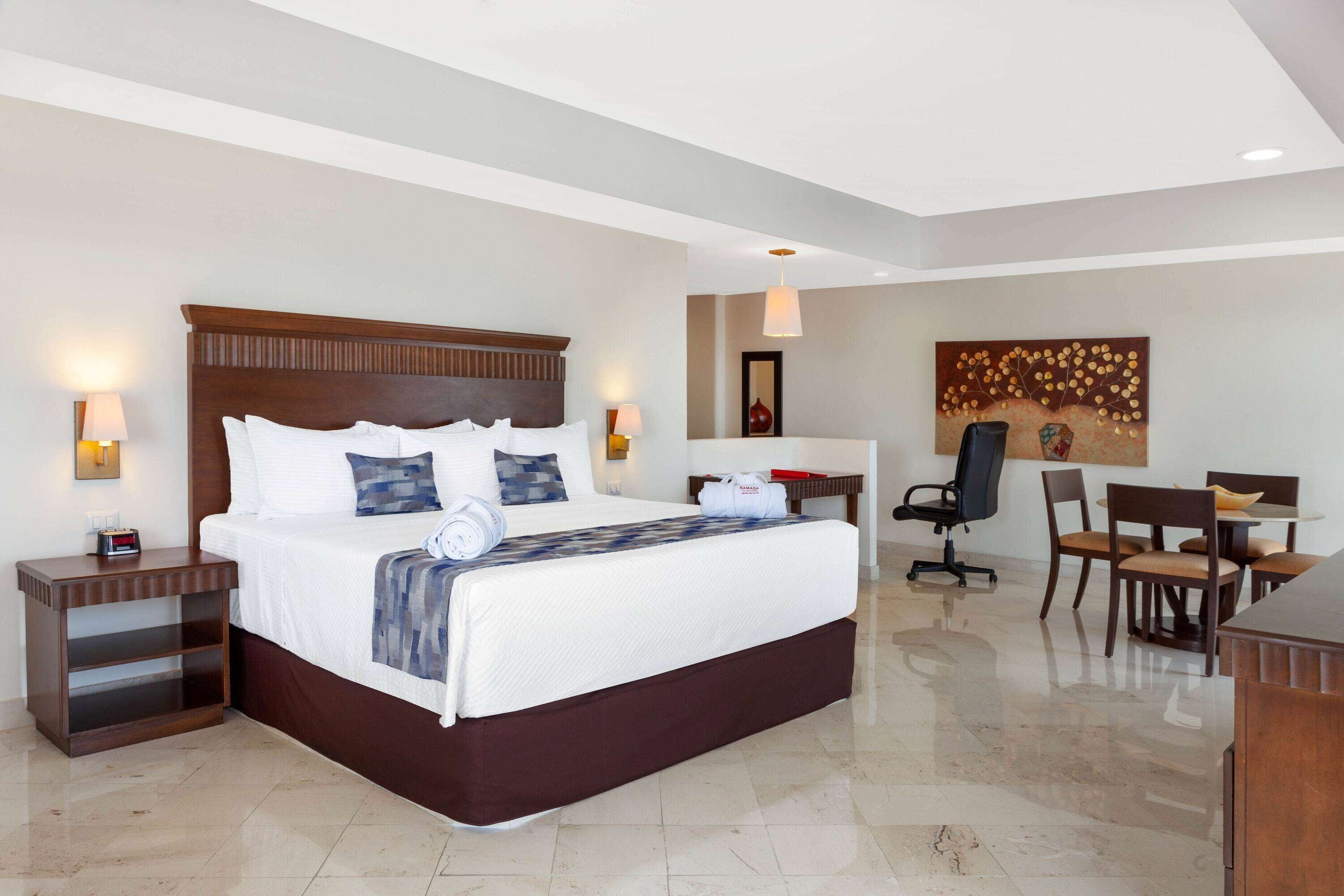 suite, 1 king bed, non smoking (castelo) | premium bedding, memory-foam beds, minibar, in-room safe