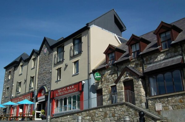 Vista frontal de la propiedad