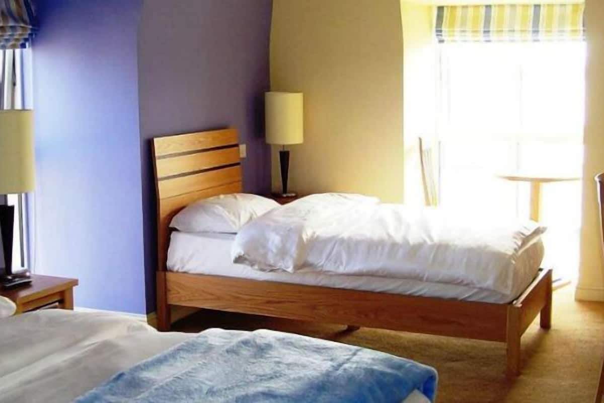 Desk, bed sheets