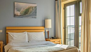 Desk, bed sheets - Pier Head Hotel (Mullaghmore)