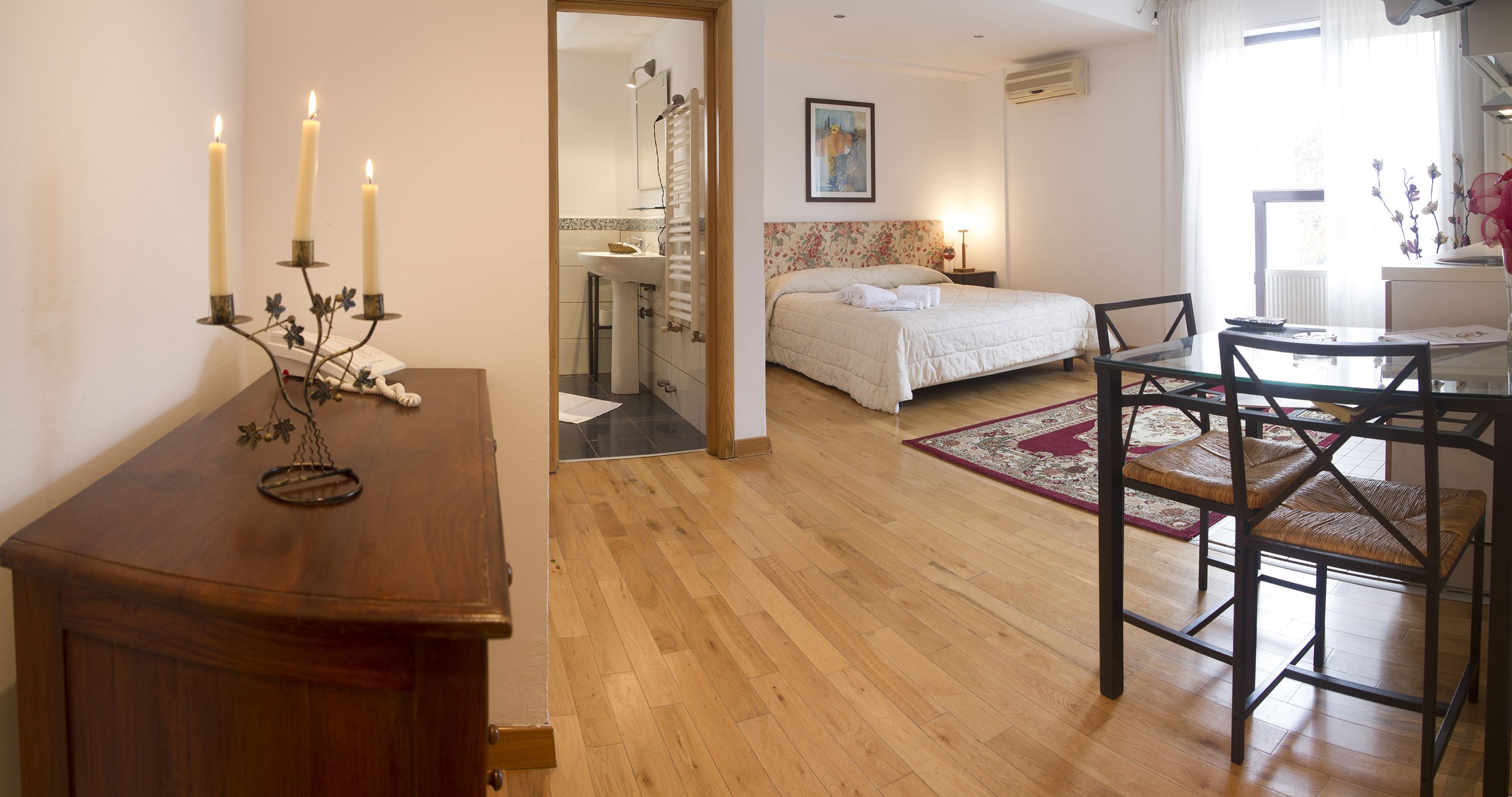 開放式客房, 廚房, 花園景 | 高級寢具、羽絨被、特厚豪華床墊、房內夾萬