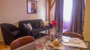 Apartment, 1 Bedroom, Kitchen | Living room | 21-inch TV with digital channels