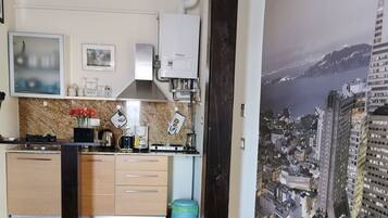 Apartment, 1 Bedroom, Kitchen | Premium bedding, down comforters, pillowtop beds, in-room safe