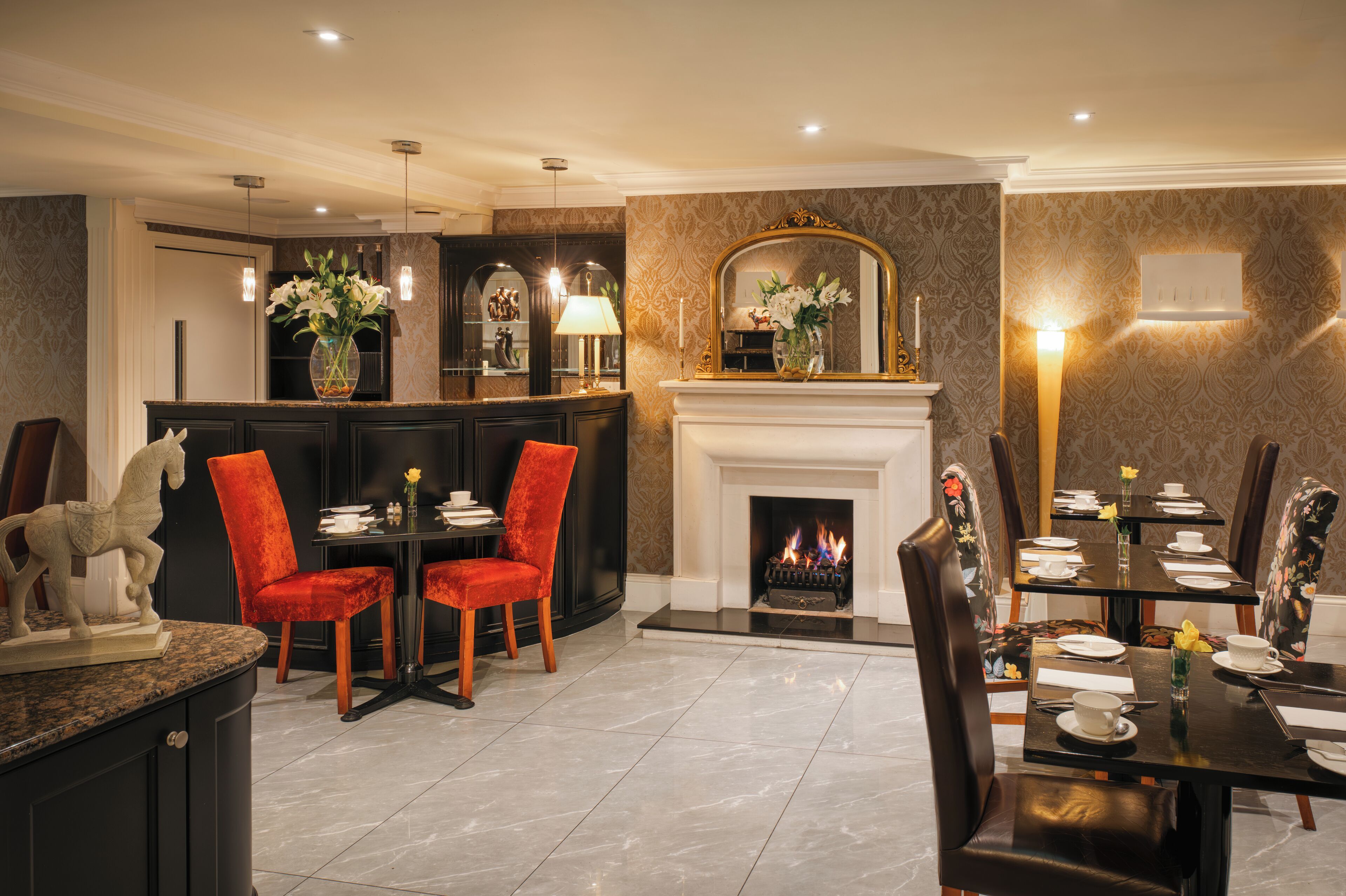 فطور كامل يوميًا بتكلفة قدرها (13.95 EUR للشخص)