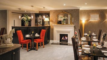 Tägliches großes Frühstück (13.95 EUR pro Person)