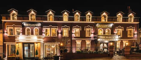 Vista frontal de la propiedad