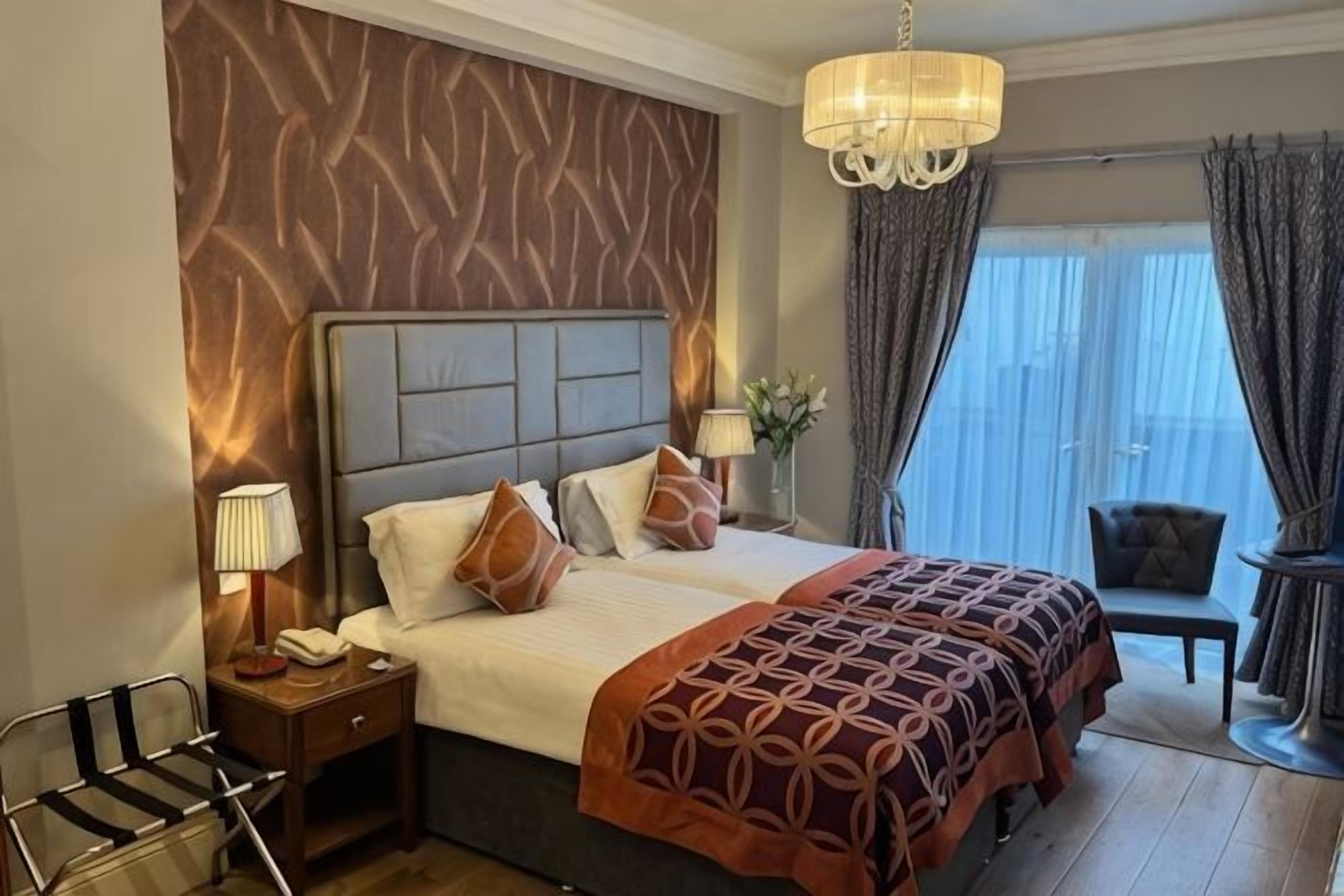 Premium bedding, in-room safe, desk, iron/ironing board