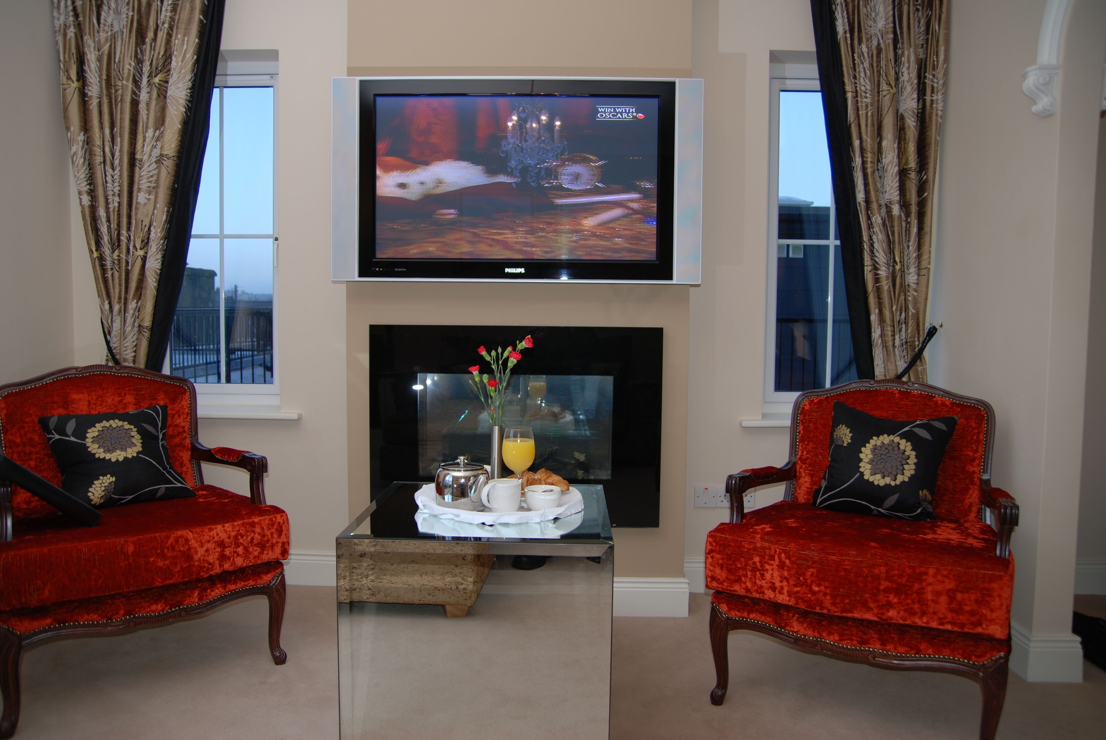 penthouse | premium bedding, in-room safe, desk, iron/ironing board