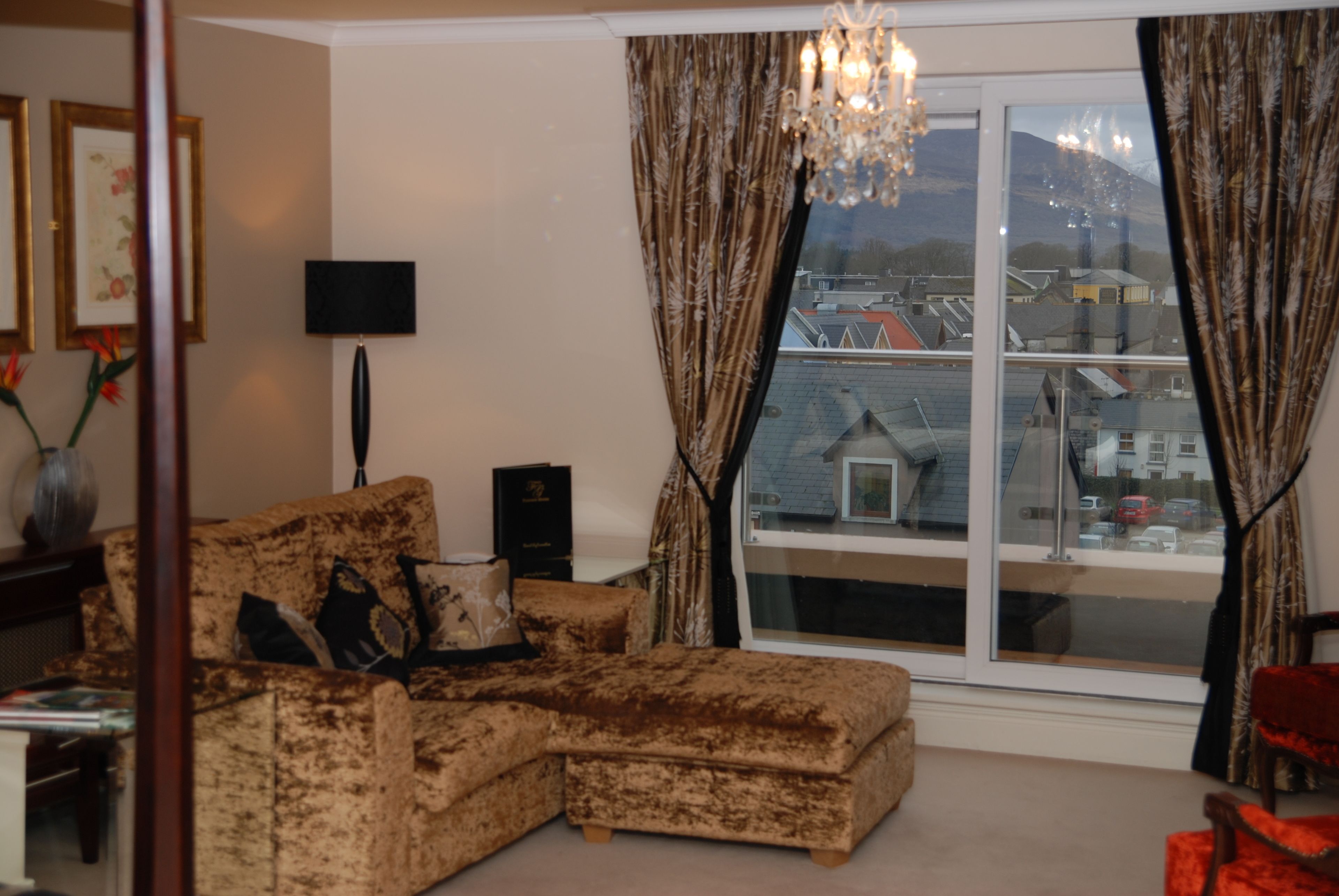 penthouse | living area | plasma tv, dvd player