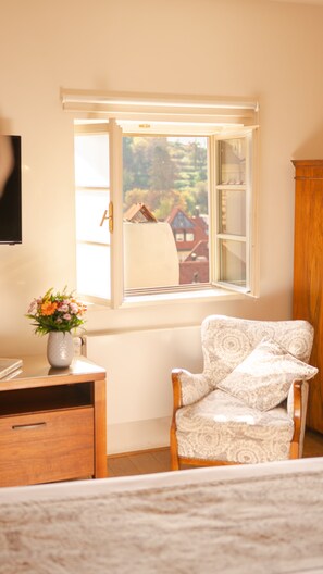 Deluxe Plus | Premium bedding, minibar, in-room safe, cribs/infant beds - Hotel Golden Key Prague (Prague)