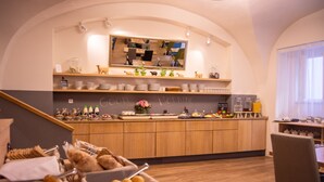 A breakfast buffet area with various food items, a mirror, and a sign that reads "GOOD MORNING". - Hotel Golden Key Prague (Prague)