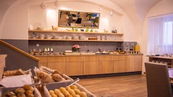 ๋งค์ผ ๋ทํ ์์นจ ์์ฌ(1์ธ๋น EUR 15)