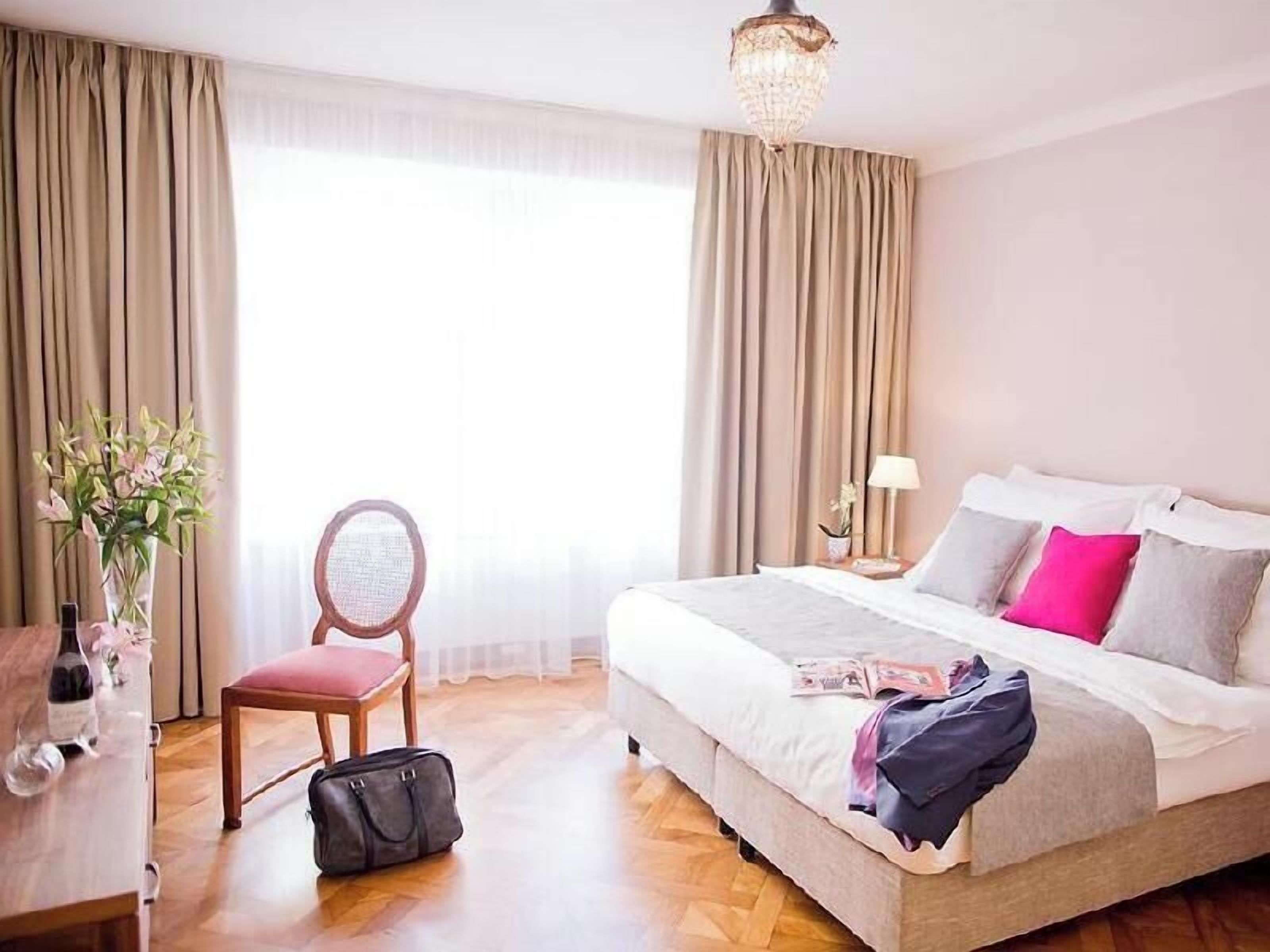 高級寢具、迷你吧、客房內保險箱、搖籃/嬰兒床