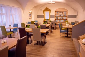 Daily buffet breakfast (EUR 15 per person) - Hotel Golden Key Prague (Prague)