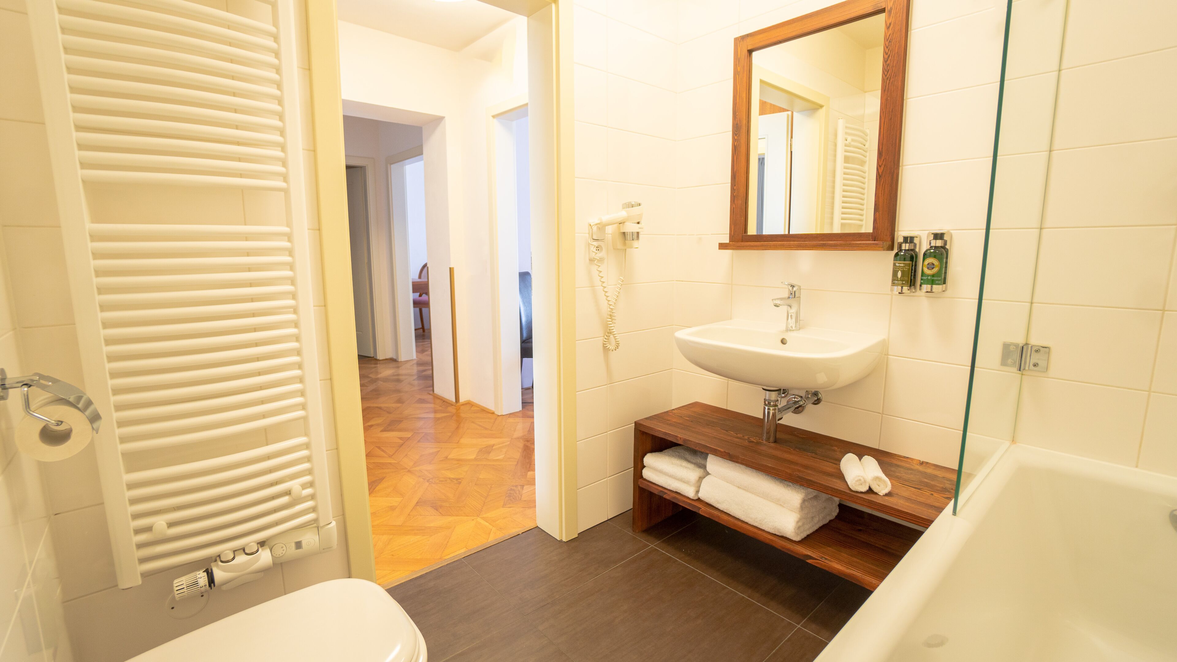 executive suite, 1 bedroom | bathroom | combined shower/bathtub, designer toiletries, hair dryer, bathrobes