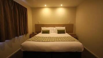 Family Apartment | Bathroom | Free toiletries, hair dryer, towels