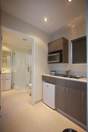 Family Apartment | Premium bedding, Select Comfort beds, individually decorated - 555 Motel Dunedin (Dunedin)