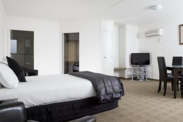 Desk, blackout drapes, iron/ironing board, free WiFi