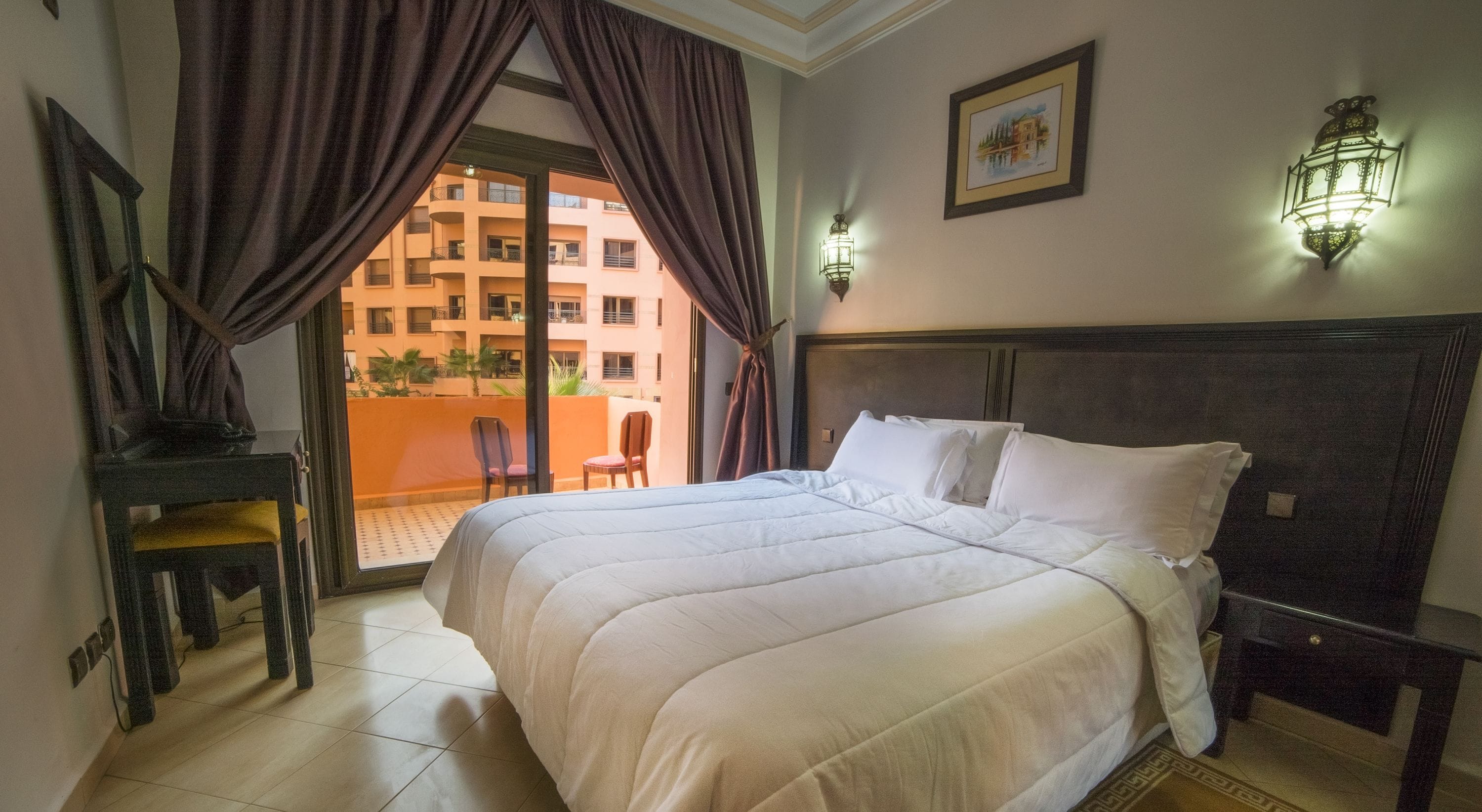 Bureau, chambres insonorisées, Wi-Fi gratuit, draps fournis