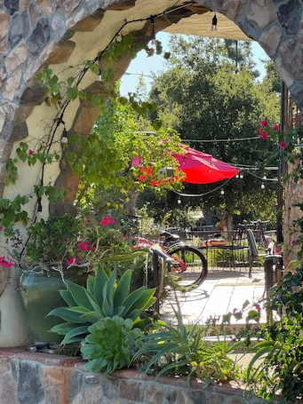 Bicycling. Chantico Inn