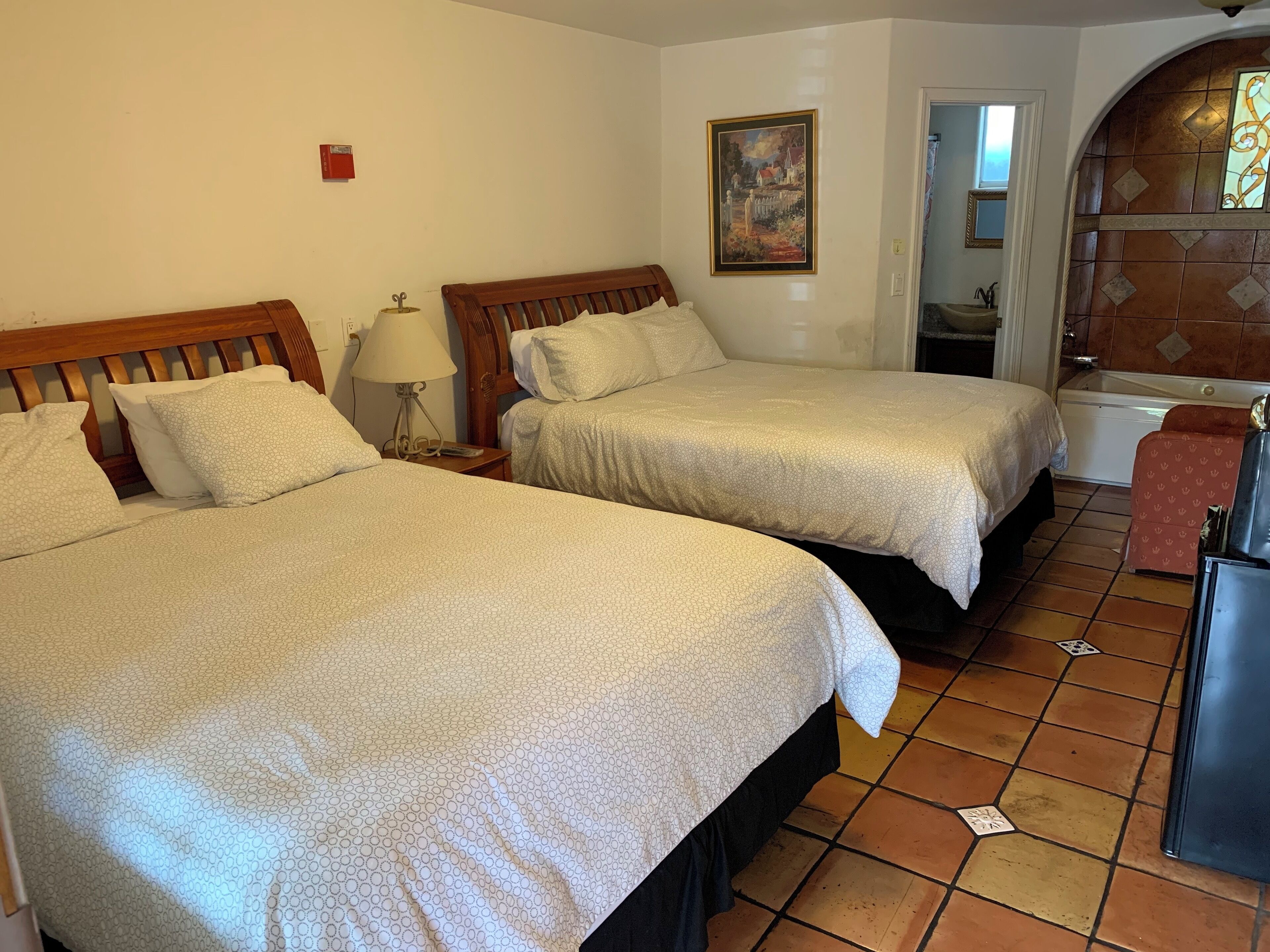 Standardzimmer, 2 Queen-Betten | Hochwertige Bettwaren, Betten mit Memory-Foam-Matratzen, Minibar