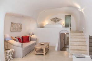 Suite, eigener Pool (Master,  Caldera View) | Wohnzimmer | 30-Zoll-Flachbildfernseher mit Satellitenempfang, Fernseher