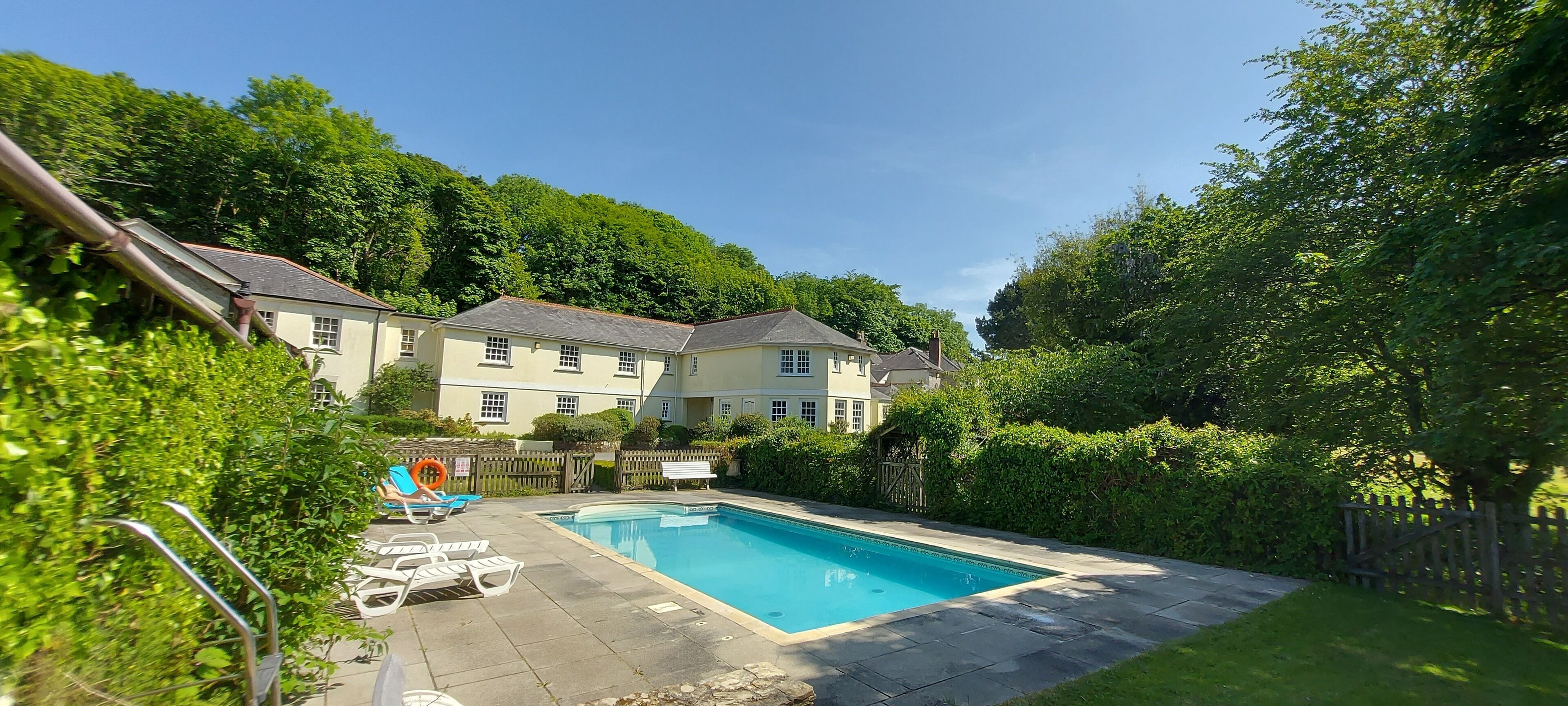 Seasonal outdoor pool, open 9:00 AM to 7:30 PM, pool loungers