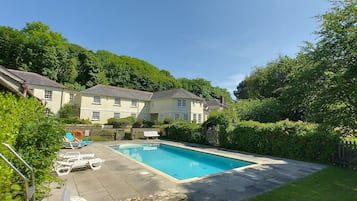 Seasonal outdoor pool, open 9:00 AM to 7:30 PM, pool loungers