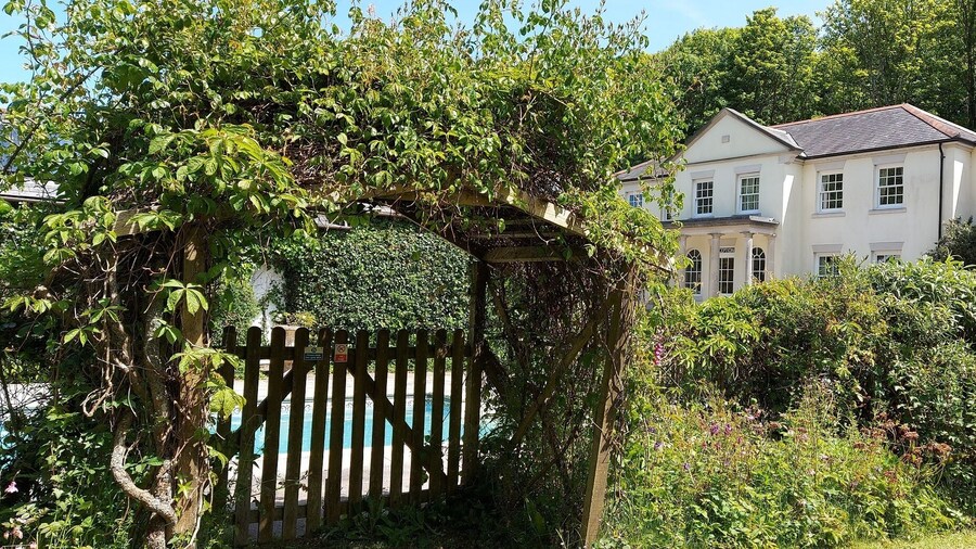 Rose In Vale Country House Hotel