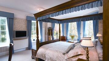 Junior Suite | 1 bedroom, in-room safe, individually decorated, individually furnished