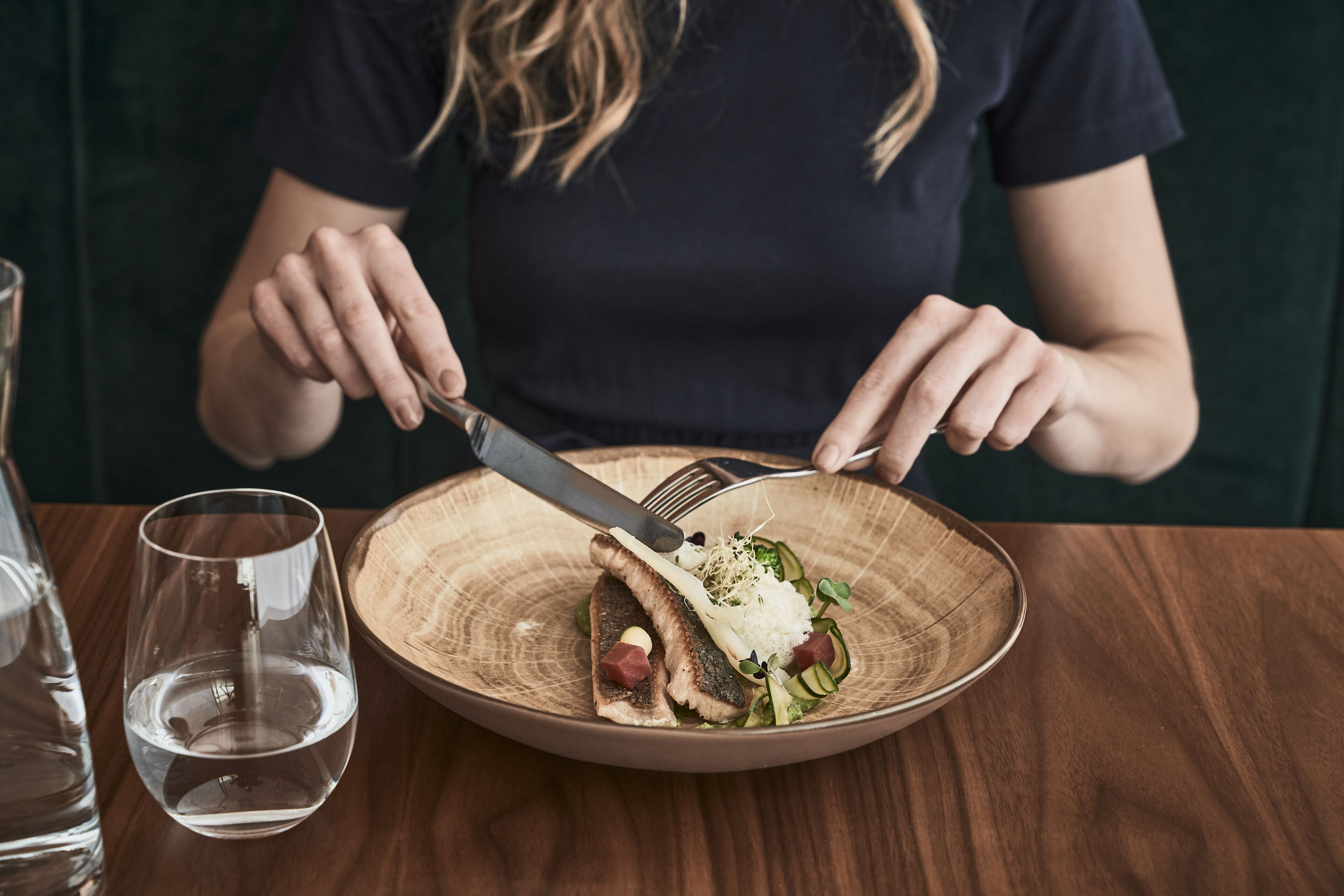 2 restaurantes; se sirve desayuno, almuerzo y cena
