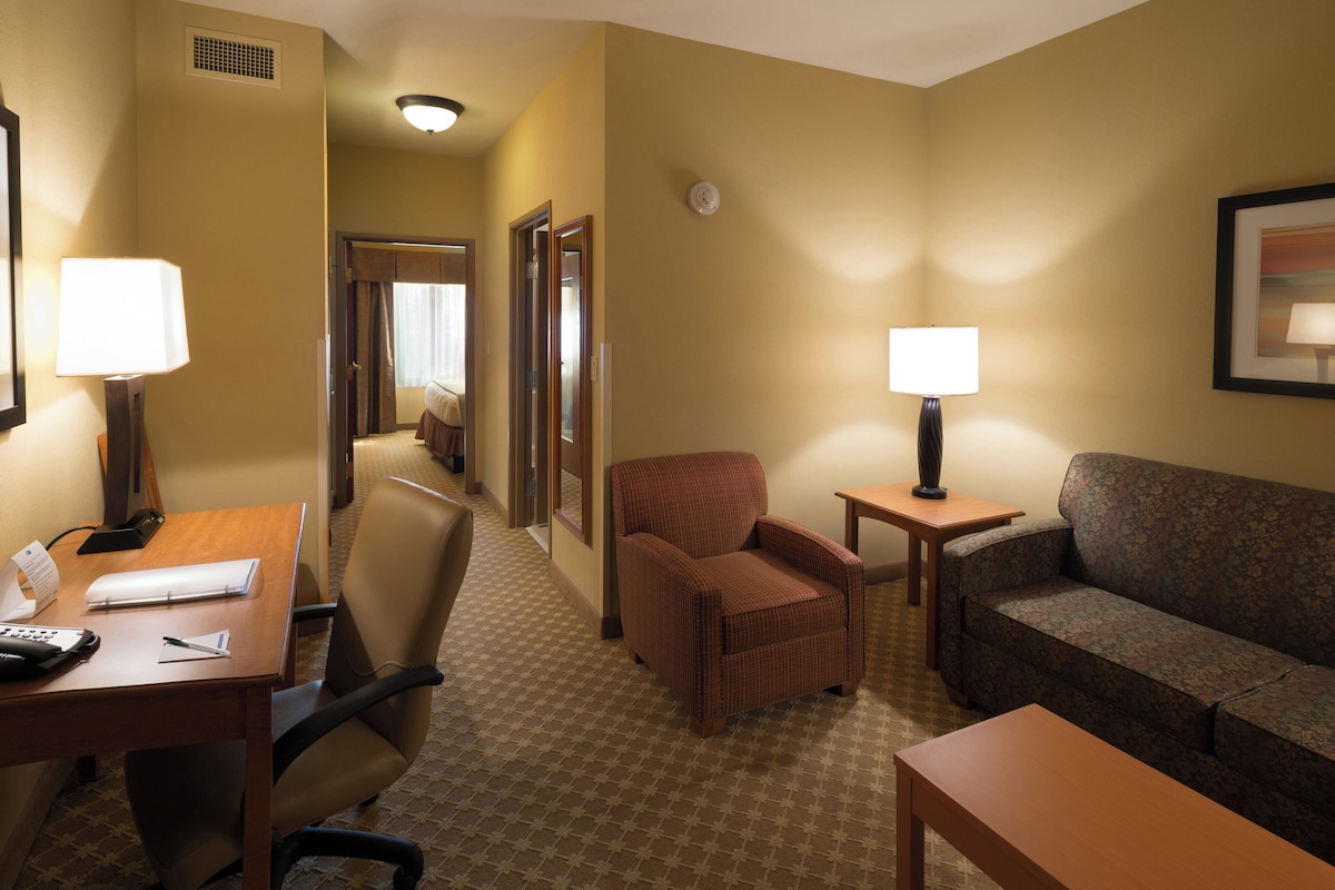 Desk, iron/ironing board, cribs (free), WiFi (free)