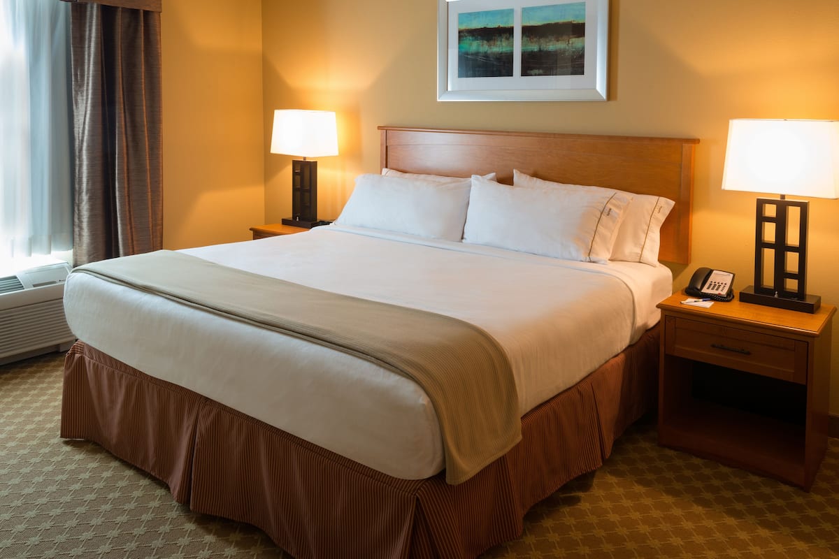 1 bedroom, in-room safe, desk, iron/ironing board
