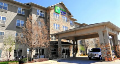 Holiday Inn Express & Suites Chicago West-Roselle by IHG