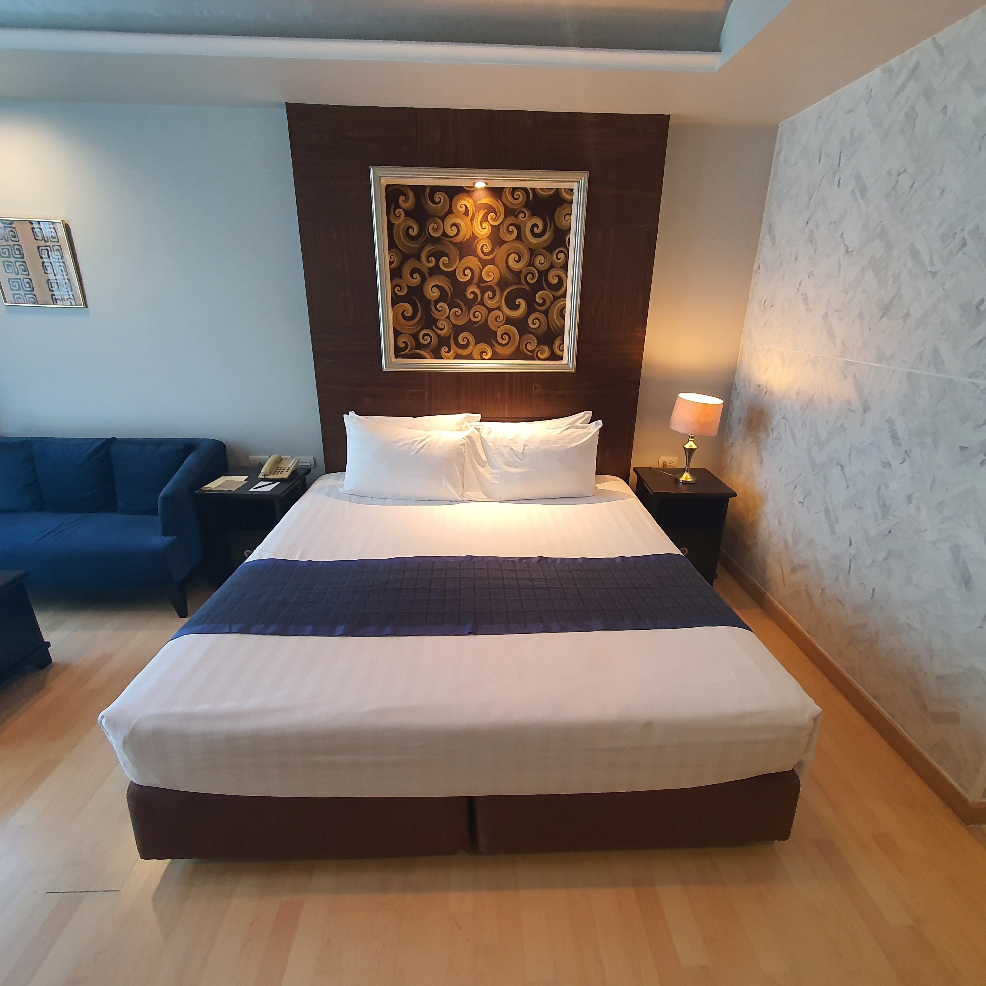 superior studio | in-room safe, desk, blackout curtains, soundproofing