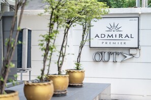 ด้านหน้าที่พัก