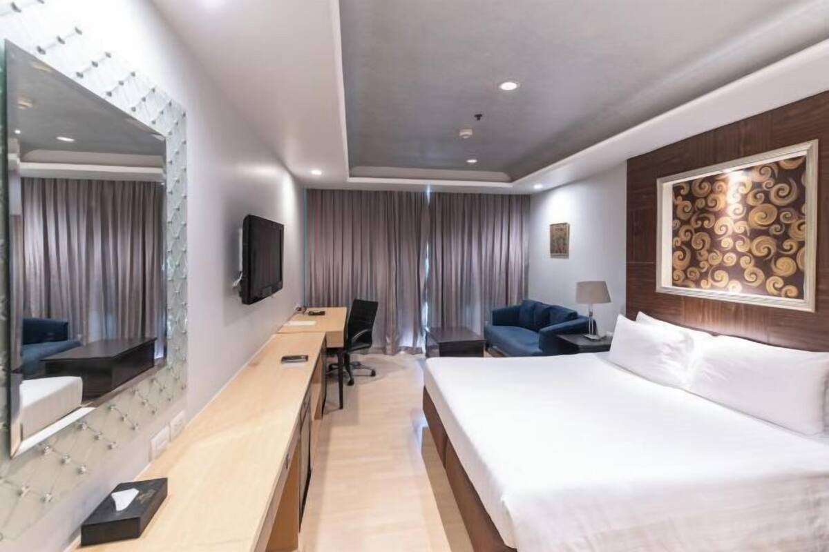 1 bedroom, in-room safe, desk, blackout curtains