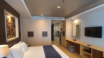 Premier Studio, 1 King Bed with Balcony | 1 quarto, cofres nos quartos, escrivaninha, cortinas blackout
