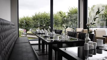 Inbegriffenes Frühstücksbuffet am Wochenende