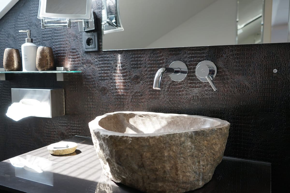 junior suite | bathroom | shower, free toiletries, hair dryer, slippers