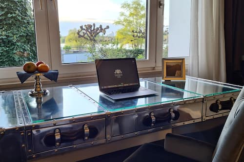Business-Einzelzimmer | Hochwertige Bettwaren, Zimmersafe, individuell dekoriert