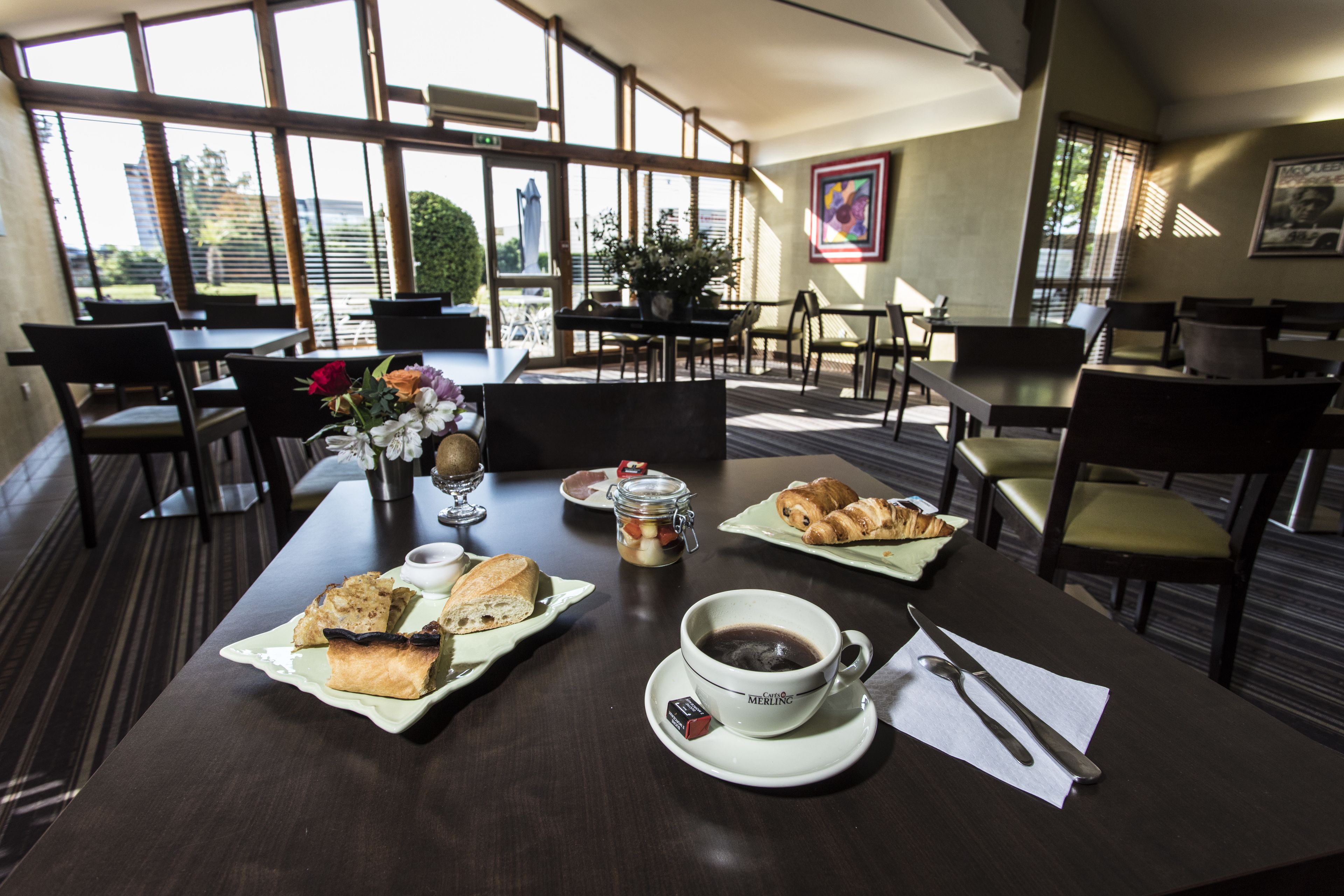 daily buffet breakfast for a fee